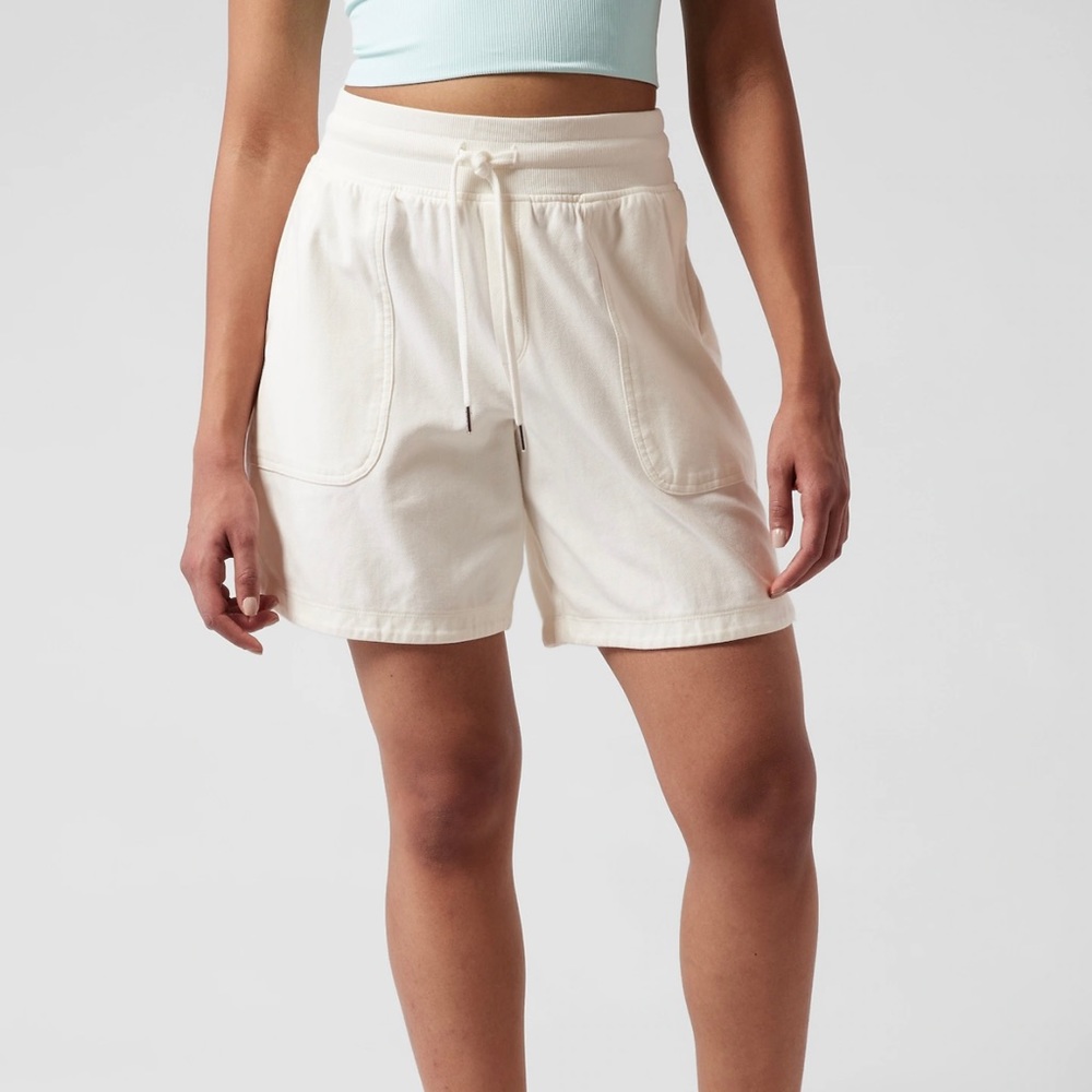 NWT Athleta Farallon Midi Short, Large